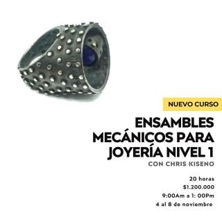 ENSAMBLES MECÁNICOS PARA JOYERÍA
Fecha: Del 4 al 8 de noviembre
Horario: 9 am a 1 pm
Precio: $1.200.000 pesos colombianos
MATERIALES INCLUIDOS
CUPO MÁXIMO: 12 PERSONAS
Un maravilloso reencuentro!
Llega el curso de Ensambles Mecánicos para Joyería con Chris Kiseno @kisenoart. Nos visita desde Barcelona para volver a dar todo su conocimiento en @materia_prima_escuela_joyeria.
Un curso 100% Práctico, ¡¡con el mejor profesor que puedas tener para ello!!, donde desarrollarás las siguientes técnicas:
Retenedores básicos
Retenedores de tensión (con esta técnica podemos hacer uniones muy controladas donde no necesitaremos uso de martillo, por lo cual va muy bien en piezas de porcelana, vidrio u otros materiales y también para engastes no convencionales)
Terraja de joyería (esta herramienta es fundamental para uniones en frio pero también ayuda en soldaduras complejas y también engastes no convencionales)
Anclajes (esta técnica nos permite hacer uniones limpias en porcelana, vidrio, maderas, acrílicos y otros materiales)
Terraja de mecánica ( para hacer cierres de collares y pulseras).
Tenemos cupos limitados Abiertas inscripciones desde ahora!!