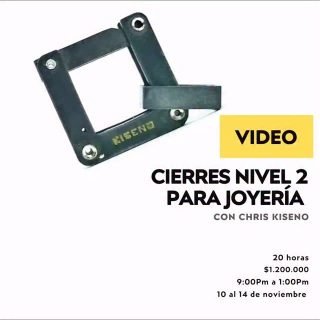 CIERRES NIVEL 2 PARA JOYERÍA con Chris Kiseno @kisenoart
Fecha: Del 10 al 14 de noviembre
Horario: 9 am a 1 pm
Precio: $1.200.000 pesos colombianos
MATERIALES INCLUIDOS
CUPO MÁXIMO: 8 PERSONAS
En este curso que se complementa con el primer nivel aprenderemos a hacer 2
cierres de tensión por medio de resortes aplicando la fuerza de diferente
manera y un cierre de rosca que podemos aplicar en pulseras y collares, este
cierre tiene la peculiaridad que su tuerca enrosca sin fin lo cual facilita el cierre,
la construcción de estos cierres no convencionales nos permite integrar el
cierre al diseño de la pieza.
Desarrollar nuevas destrezas técnicas y conocer el funcionamiento de los
muelles y las roscas, su utilidad y fabricación
Inscripciones abiertas! Cupos limitados